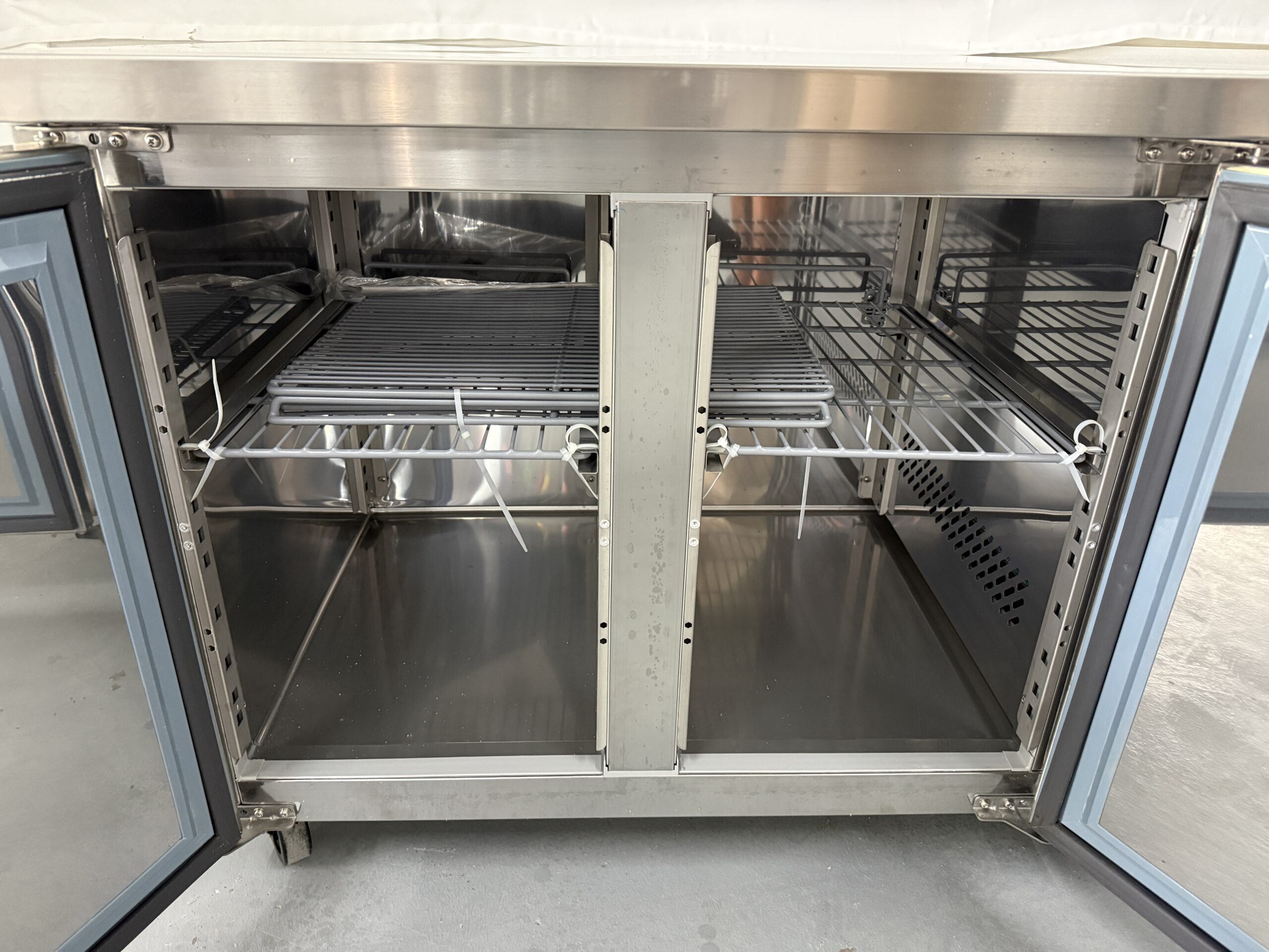 Mesa frigorífica Polar G599 - 2 puertas - 136 cm - 230 V - acero inoxidable - Imagen 4